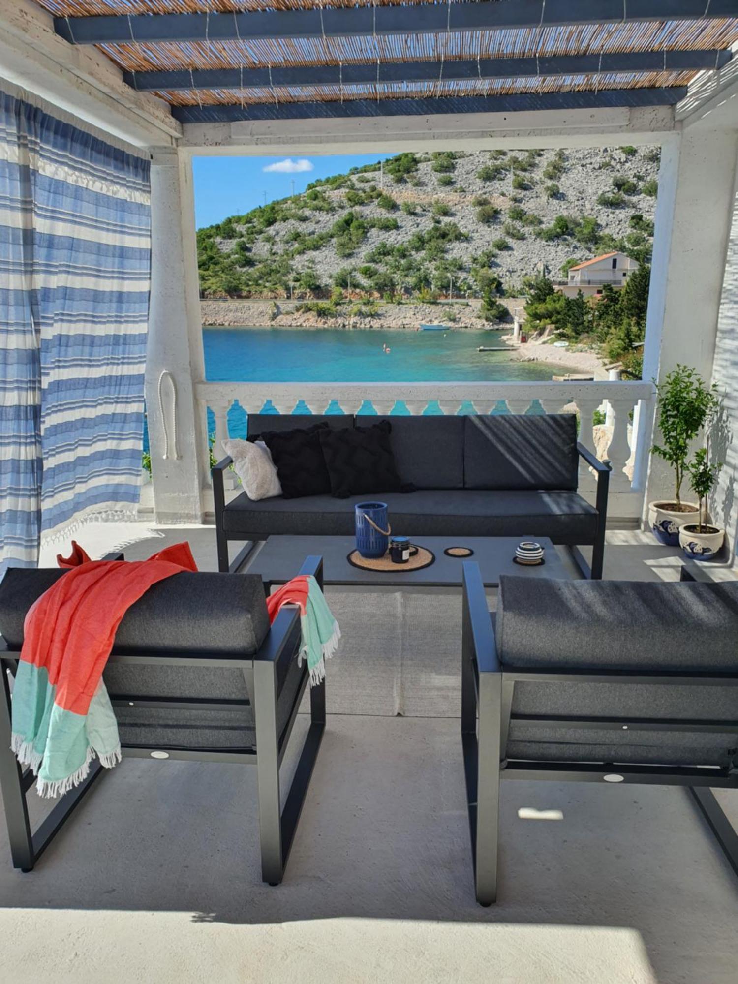 Kuca Za Odmor Seahouse Apartment Karlobag Ngoại thất bức ảnh